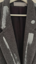 Load and play video in Gallery viewer, Grey 100% wool vintage women's blazer. A structured blazer painted with bold metallic paint, abstract brushstrokes. Chic, timeless blazer. Upcycled blazer trending grey double breasted.